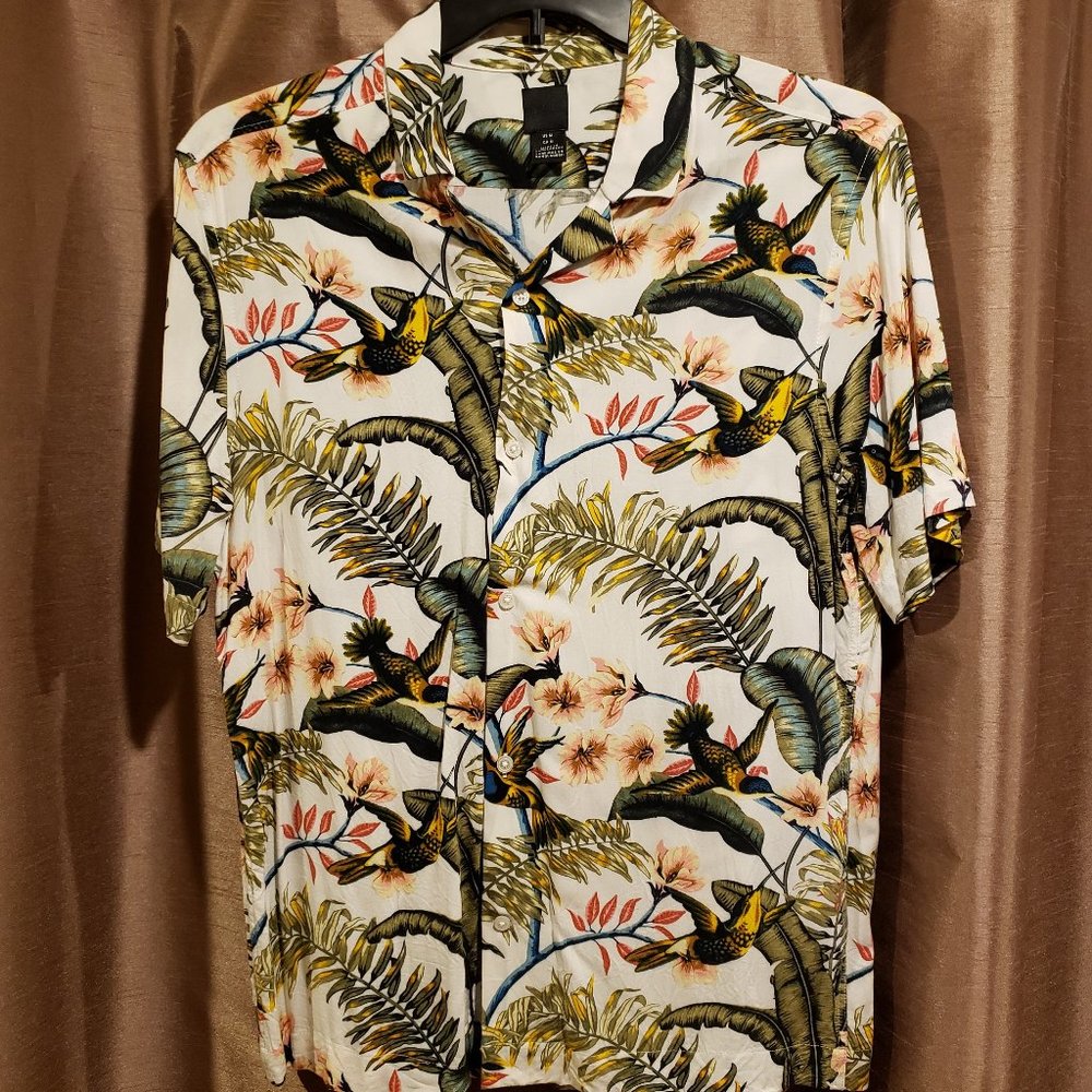 H&M Floral Button Down Camp Collar Shirt Size Medium